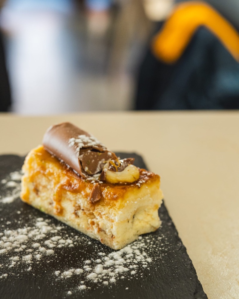 El pastís amb sucre en pols, vist de més a prop